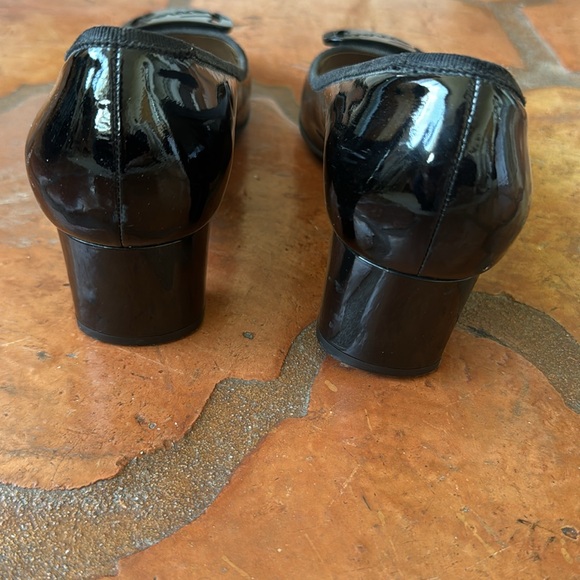 Ferragamo patent leather pumps size 9 B - Picture 4 of 9